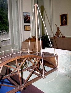 L'asse verticale per la rotazione del ponte