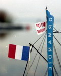 bandiera nazionale del Normandie a riva